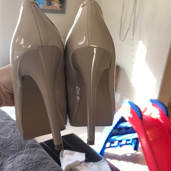 Nude Guess stilettos - Picture 6 of 8